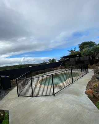 ISO9001 hot sell wholesale wrought picket top garden steel tubular fence 6 ft tall durable prefabricated durable steel f