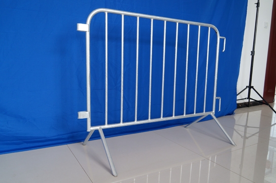Customized Portable Metal Crowd Control Barriers Barricades / Temporary Fence