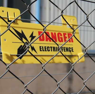 Barriera di protezione perimetrale leggera con telaio in alluminio