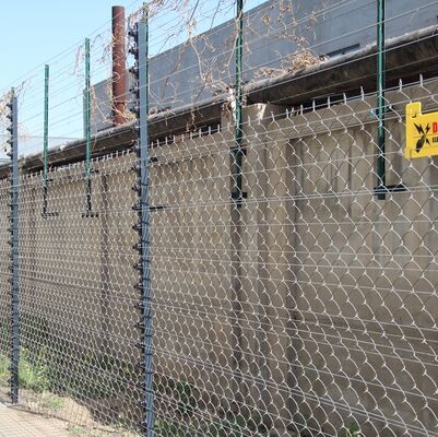 Recinzione elettrica di sicurezza moderna a installazione rapida, predisposta per collegamento