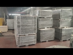 Sono in fase di imballaggio i pali rotondi galvanizzati a caldo.