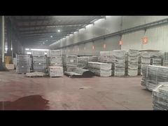 Una varietà di prodotti sono pronti per la spedizione