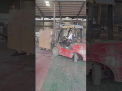 La fabbrica sta eseguendo galvanizzazione a caldo e lavorazione di piegatura