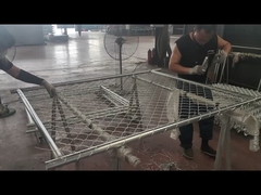 La recinzione del collegamento della catena viene collegata al telaio