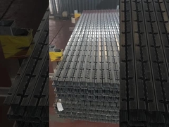 I pali guardrail vengono impilati