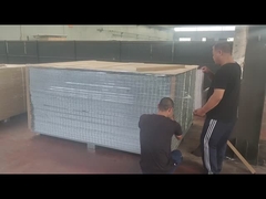 La recinzione di sicurezza è in palletizzazione per una facile consegna.