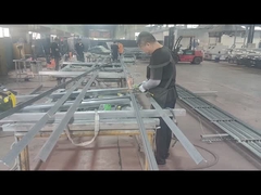 Il tubo del telaio viene saldato.