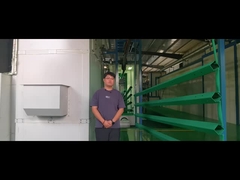 paletto quadrato in fase di verniciatura a polvere