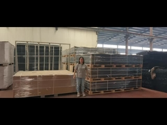 Barriera di protezione di bordo compatta con design impilabile