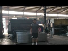 Recinzione di sicurezza anti arrampicata per macchine di piegatura