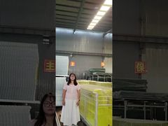 Barriera di protezione del bordo con base autosostenente